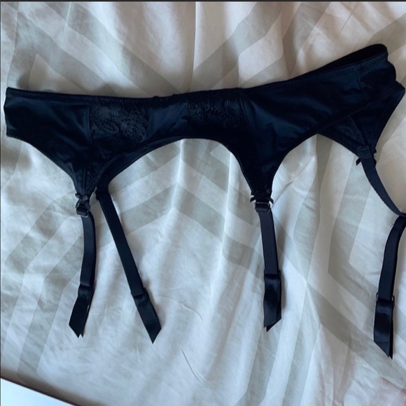 La Senza Garter Belt - Picture 3 of 6